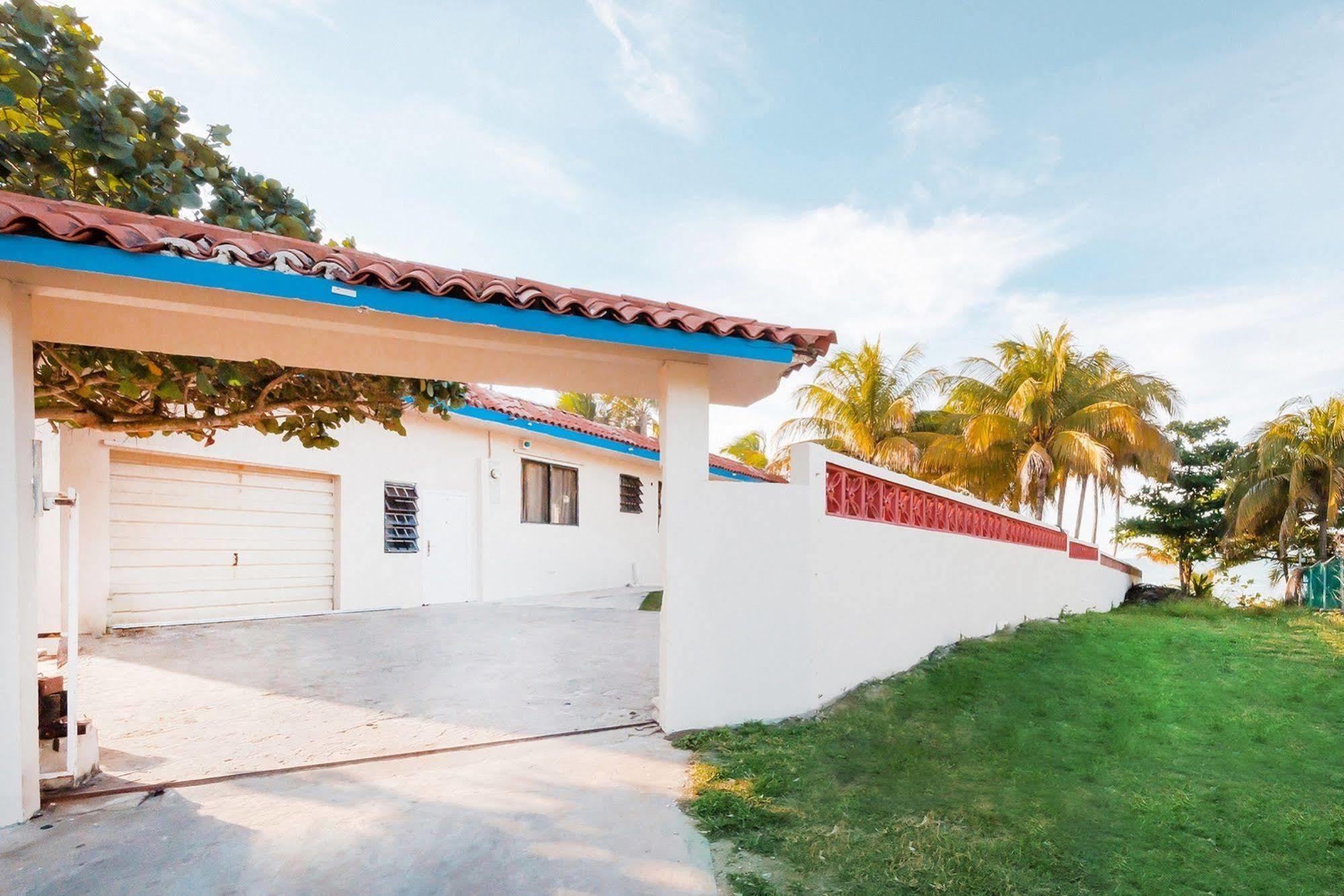 Ventana Al Atlantico At Arecibo 681 Ocean Drive Lägenhet Islote Exteriör bild