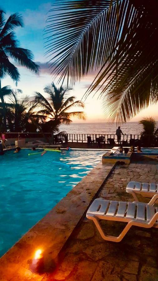 Ventana Al Atlantico At Arecibo 681 Ocean Drive Lägenhet Islote Exteriör bild